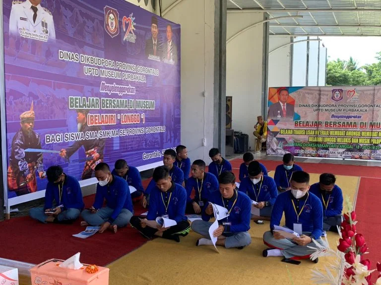 Hari Keempat BBM Museum Ajak Siswa belajar longgo