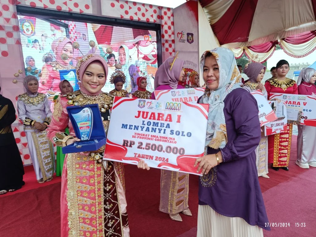 Lomba Menyanyi Solo dimenangkan SMA Negeri 1 Tapa