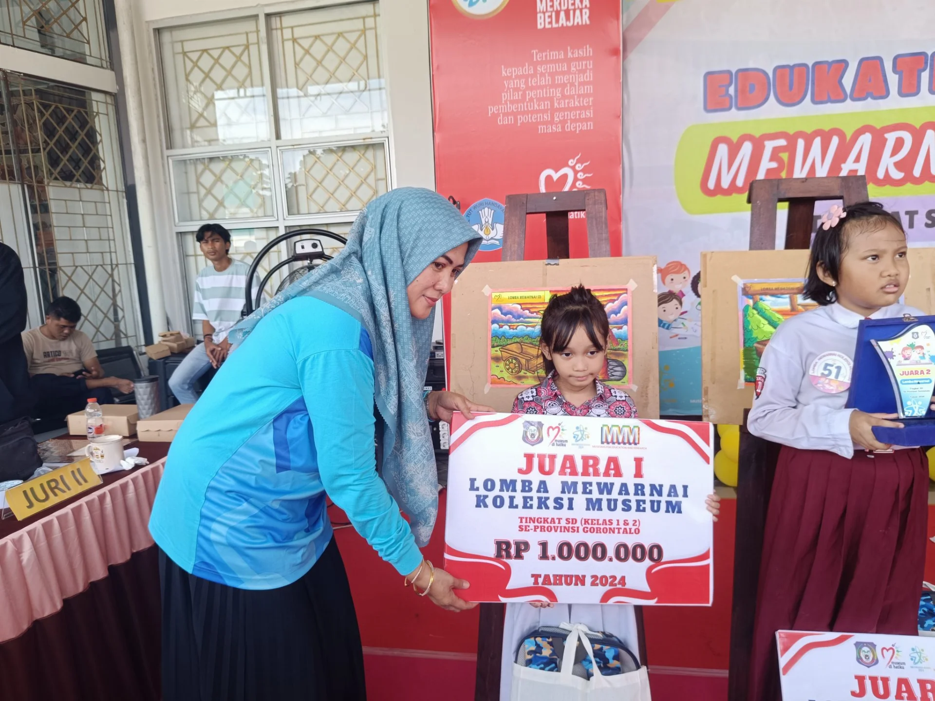 Arsyla Syafiqa Septianto Terbaik 1 Lomba Mewarnai Tingkat SD