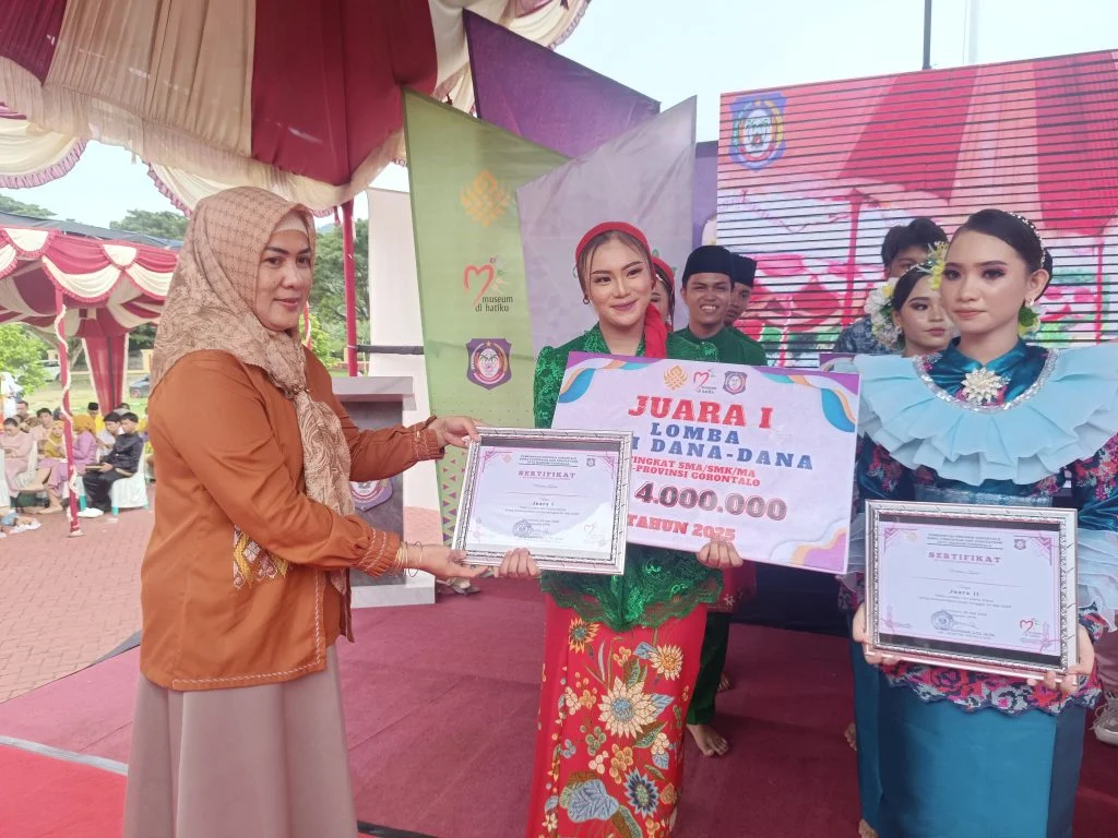 SMA Negeri 1 Limboto Raih Juara Pertama Lomba Tari Dana-dana