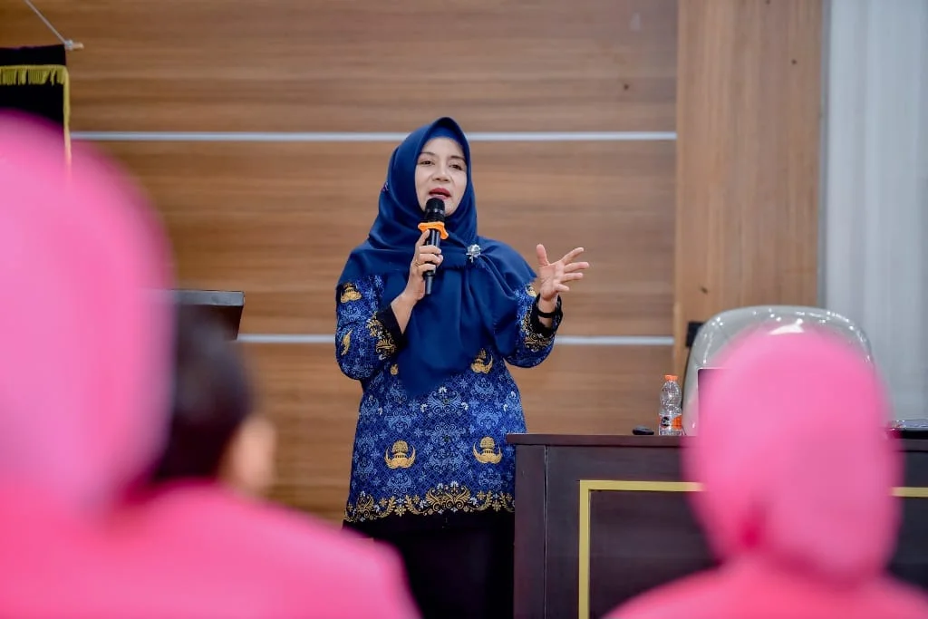Kadis PPPA Tekankan Penguatan Peran Keluarga dan Sekolah dalam Mendidik Generasi Literat, Berkarakter, dan Berdaya Saing dalam Seminar Literasi Parenting