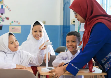 Dari Kebijakan ke Kelas: Menakar Efektivitas Regulasi Pendidikan Muatan Lokal di Gorontalo