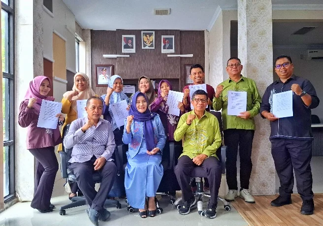 Langkah Awal Pengabdian: PPPK Paruh Waktu Dinas PPPA Terima SK dari Kadis