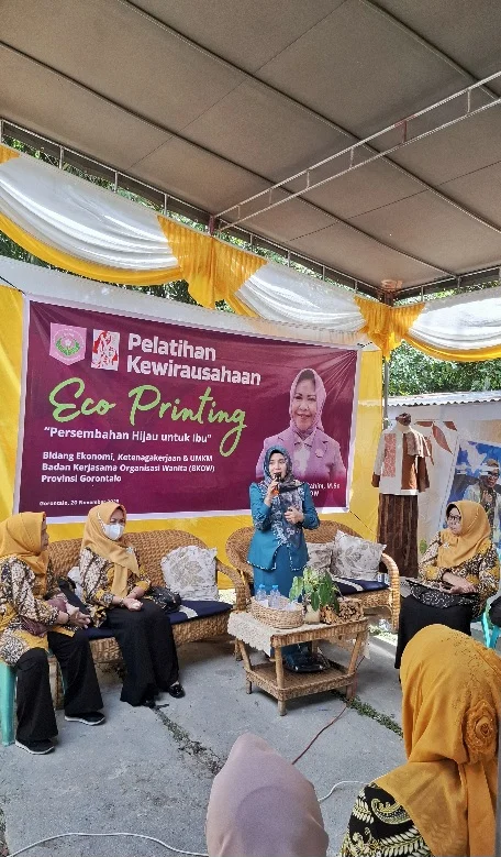 Kadis PPPA Hadiri Pelatihan Ecoprinting BKOW : Dorong Kemandirian Ekonomi Ibu sebagai Upaya Penurunan Kekerasan Perempuan dan Anak