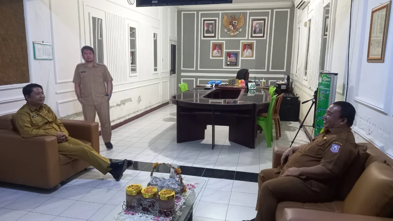 Perkuat Koordinasi Program, Kadinsos Dukcapil Reflin Kunjungi Dinas Dukcapil Kabgor