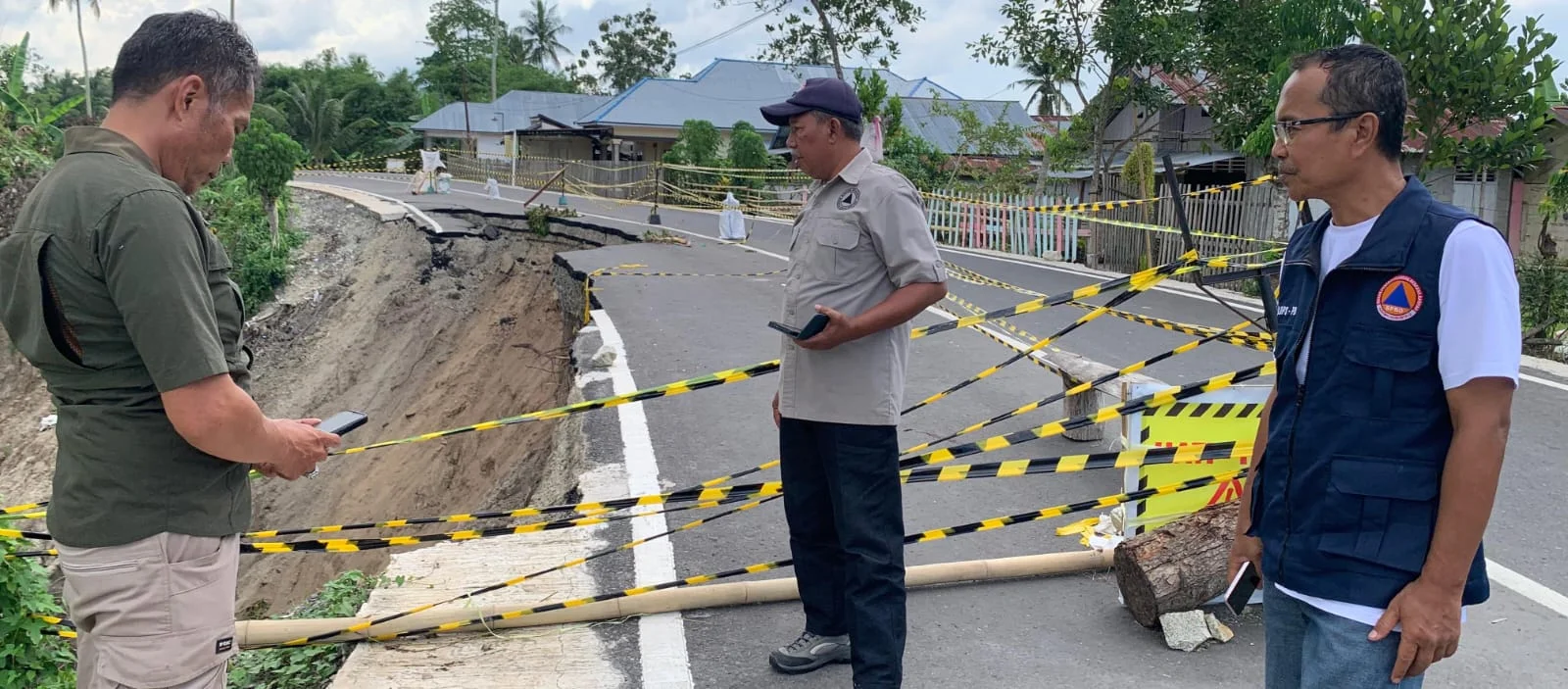 Gerak Cepat BPBD Gorontalo Turun Langsung Tinjau Longsor-Jalan Amblas di Kecamatan Pulubala