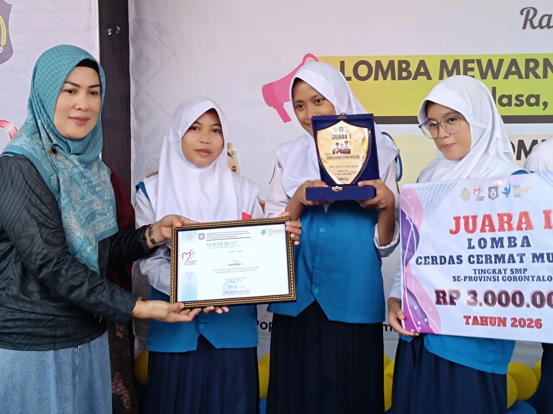 SMPN 1 Tapa Kabupaten Bonbol Juarai LCCM Tingkat Provinsi