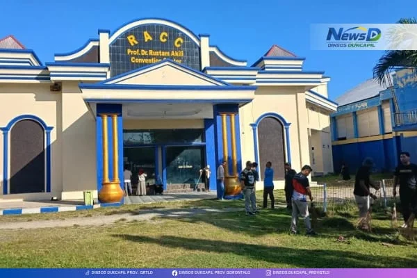 Jelang PENAS XVII, Dinsosdukcapil Gorontalo Bersihkan Gedung RACC UG