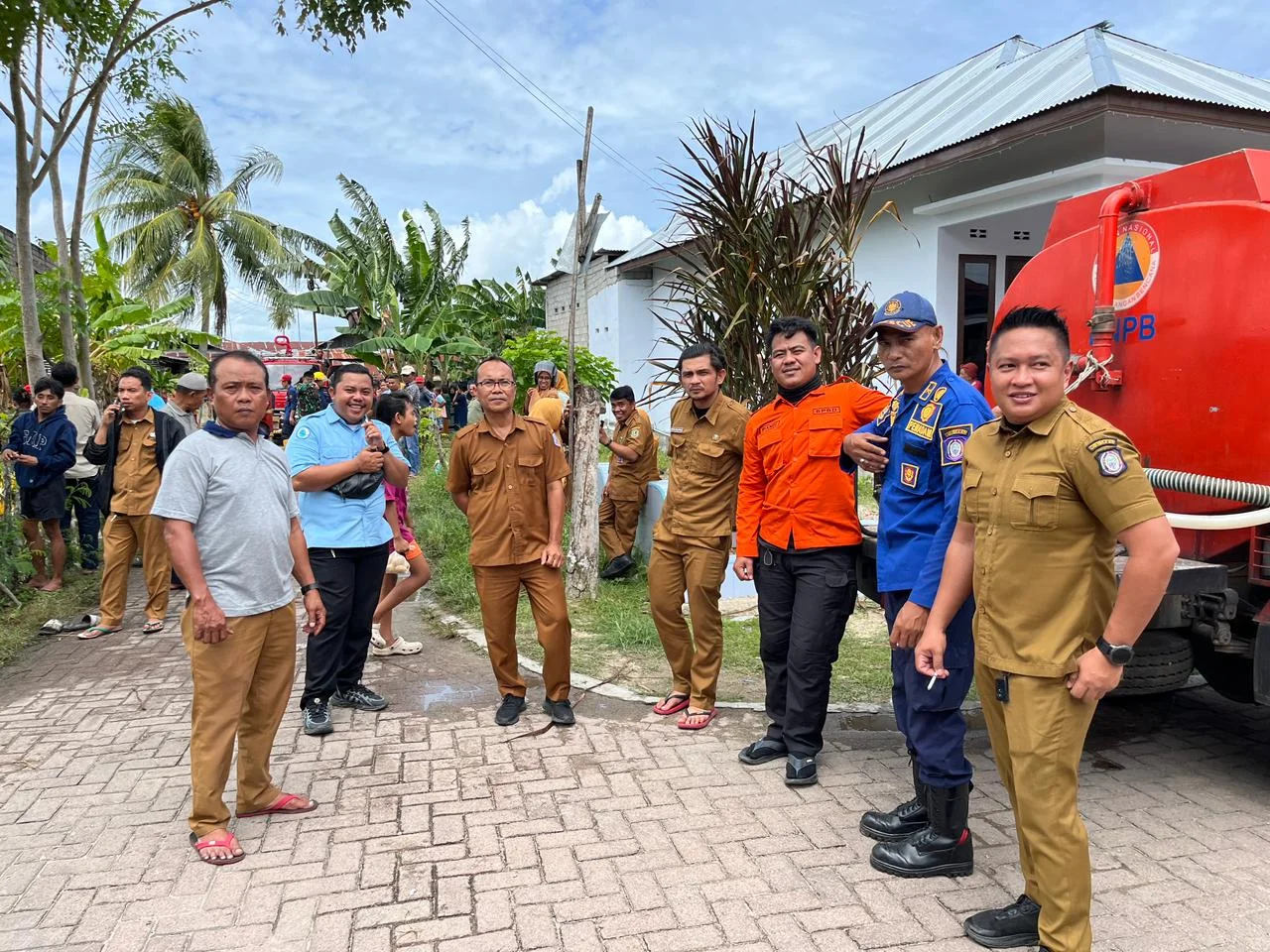 TRC BPBD Provinsi Gercep Bantu Padamkan Api usai Rumah-Kosan di Awara Kota Gorontalo Dilalap Si Jago Merah