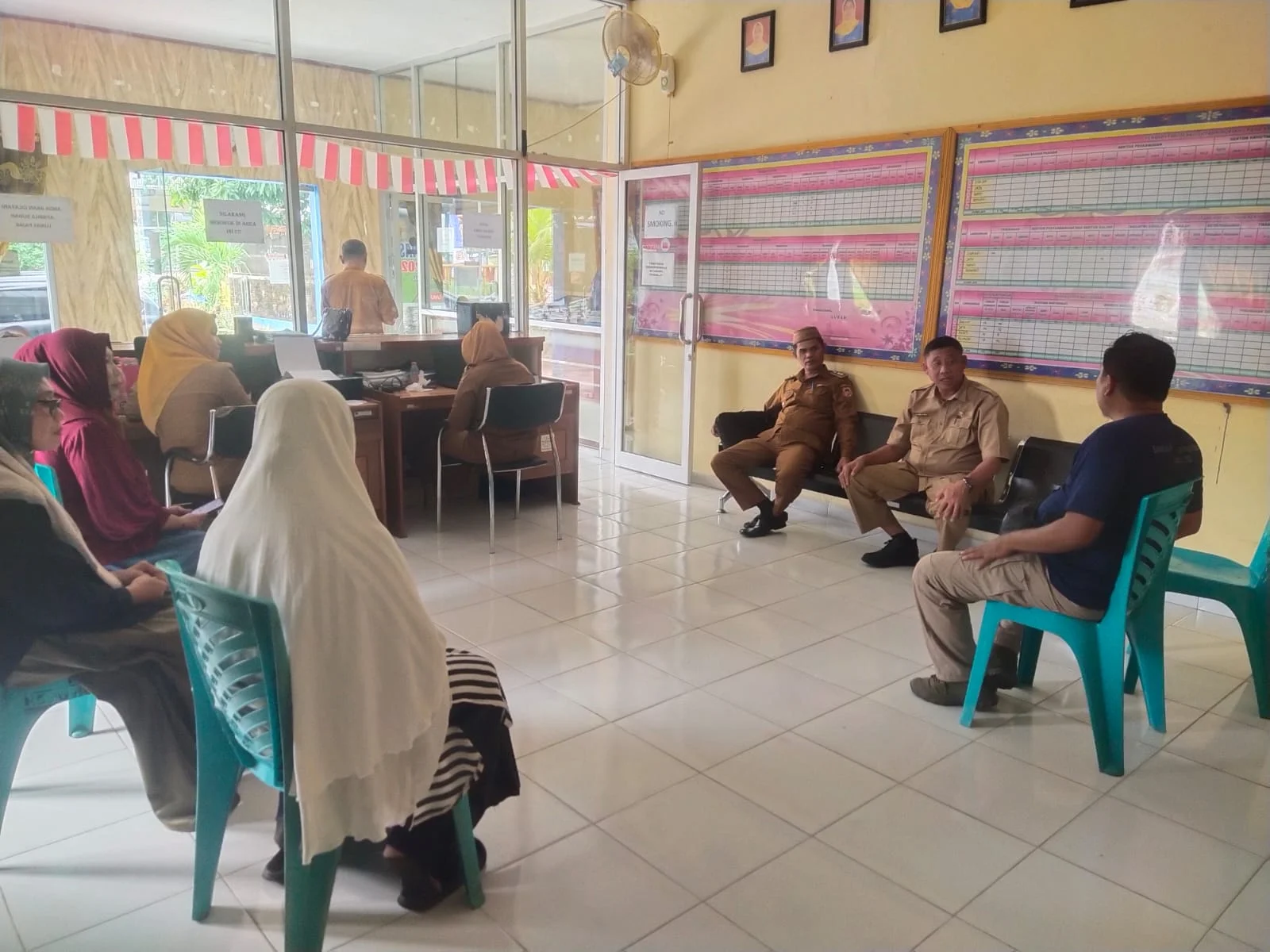 Samakan Persepsi BPBD Gorontalo-Kelurahan Hepuhulawa Duduk Bersama Pemilik Rumah Pemondokan Peserta Penas dari Kalimantan Selatan