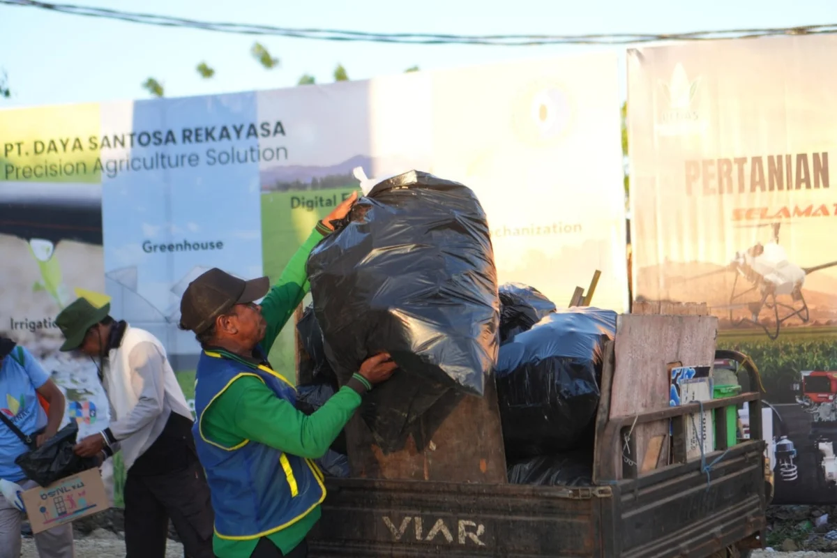 Gencar Gerebek Sampah, DLHK Gorontalo Pastikan Kawasan PENAS XVII Tetap Bersih dan Nyaman