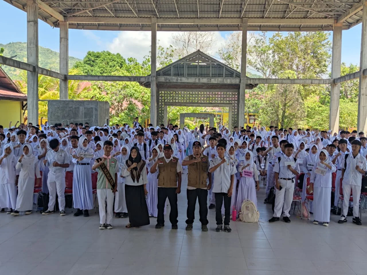 2 Narasumber Kompeten BPBD Beri Edukasi dan Simulasi Mitigasi Bencana di SMA 2 Gorontalo