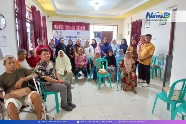 Dinsosdukcapil Gorontalo Bekali Lansia dengan Keterampilan dan Layanan Kesehatan Gratis