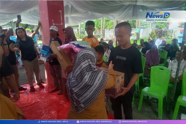 Dinsosdukcapil Gorontalo Dampingi Penyaluran Bantuan Atensi Kemensos untuk 140 Warga Rentan di Boalemo