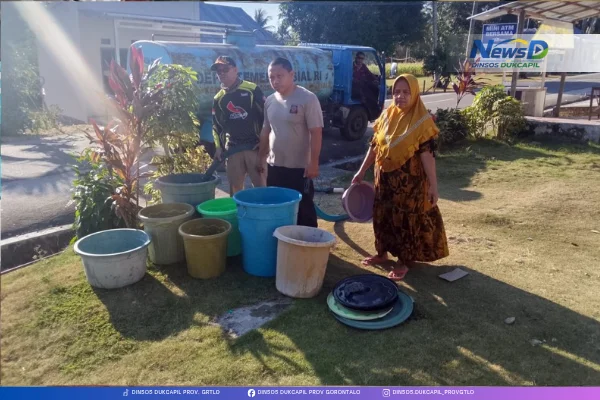 Pemprov Gorontalo Salurkan 5.000 Liter Air Bersih ke Pulubala, Warga Sampaikan Apresiasi