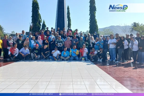 Jelang Apel Kehormatan dan Renungan Suci, Kadinsosdukcapil Gorontalo Kerahkan ASN Bersihkan TMP Pentadio