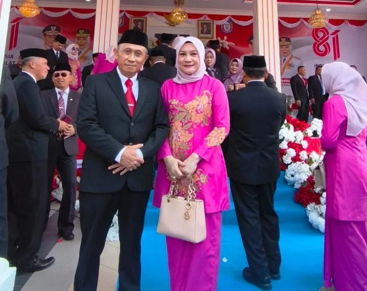 Kalak dan Ketua DWP BPBD Gorontalo Hadiri Upacara HUT ke-81 RI,  Kemerdekaan Sebenarnya Adalah Pengabdian untuk Masyarakat