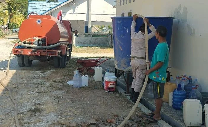 Update BPBD Gorontalo Salurkan 25 Ribu Liter Air Bersih ke Warga Tongo