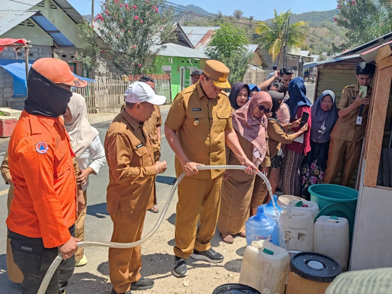 Gubernur Gorontalo Turun Tangan Bantu Salurkan Air Bersih untuk Warga Modelomo Bone Bolango