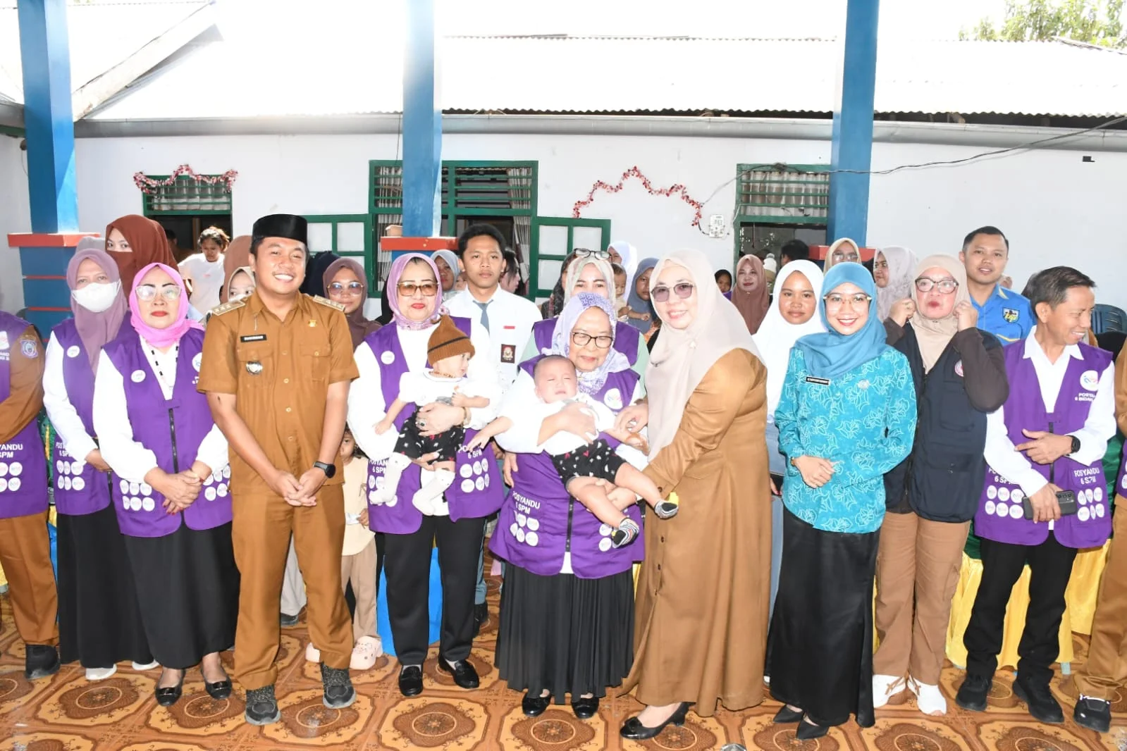 TP Posyandu Provinsi Gorontalo Perkuat 6 Bidang SPM, Salurkan 750 Dus Susu dan 500 Goodybag bagi Anak di Desa Pilot Project