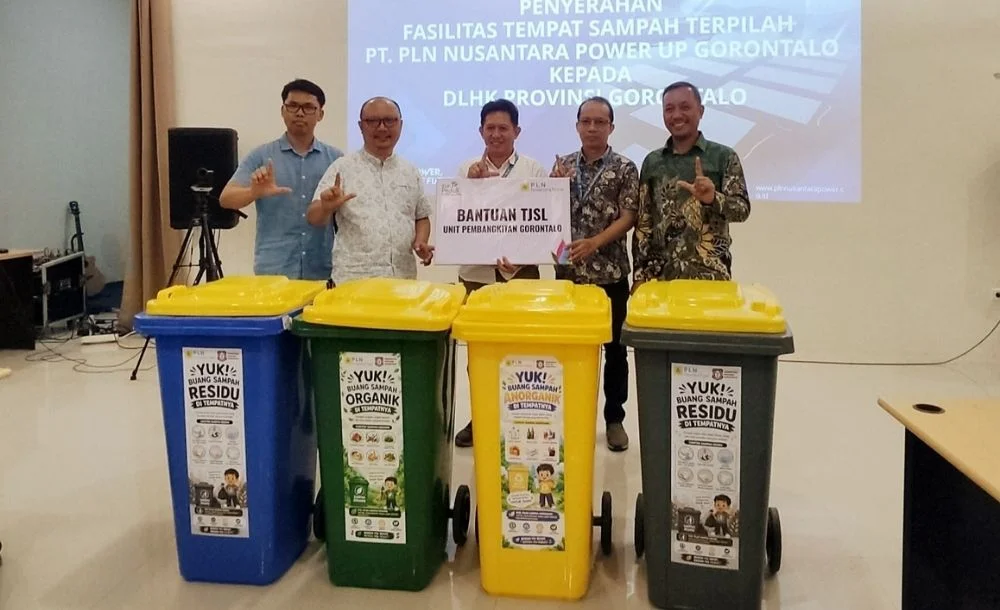 PLN Nusantara Power Serahkan 30 Tempat Sampah Terpilah, DLHK Gorontalo Siap Sebar di RTH