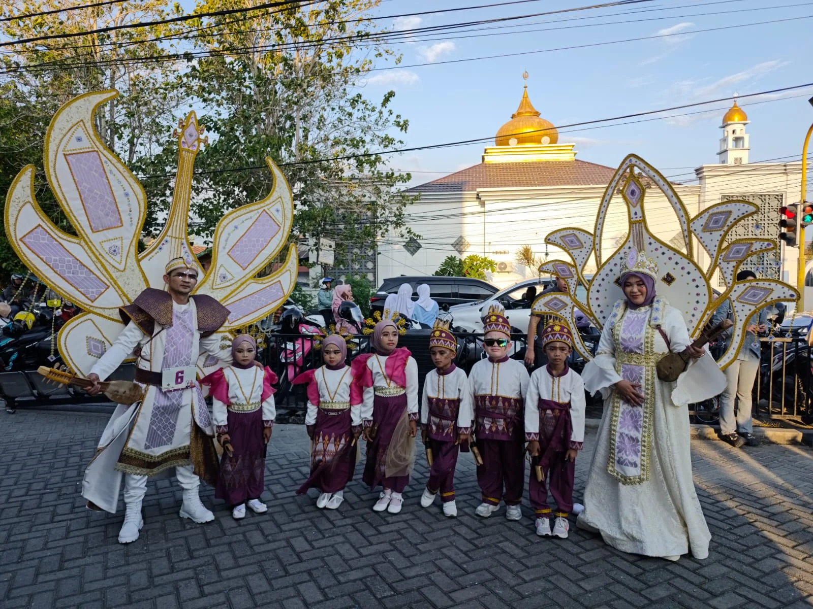 BPBD Gorontalo Tampil Memukau Bawa Gambusi-Polopalo di Karnaval Karawo 2026