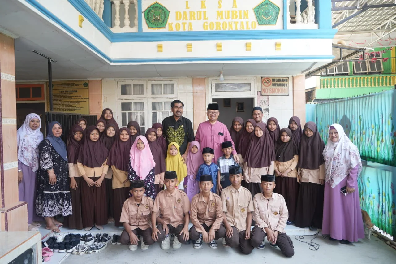 Dinas PPPA-PMD Dampingi Ketua DPRD Gorontalo Berbagi Bersama Anak Yatim di LKSA Darul Mubin