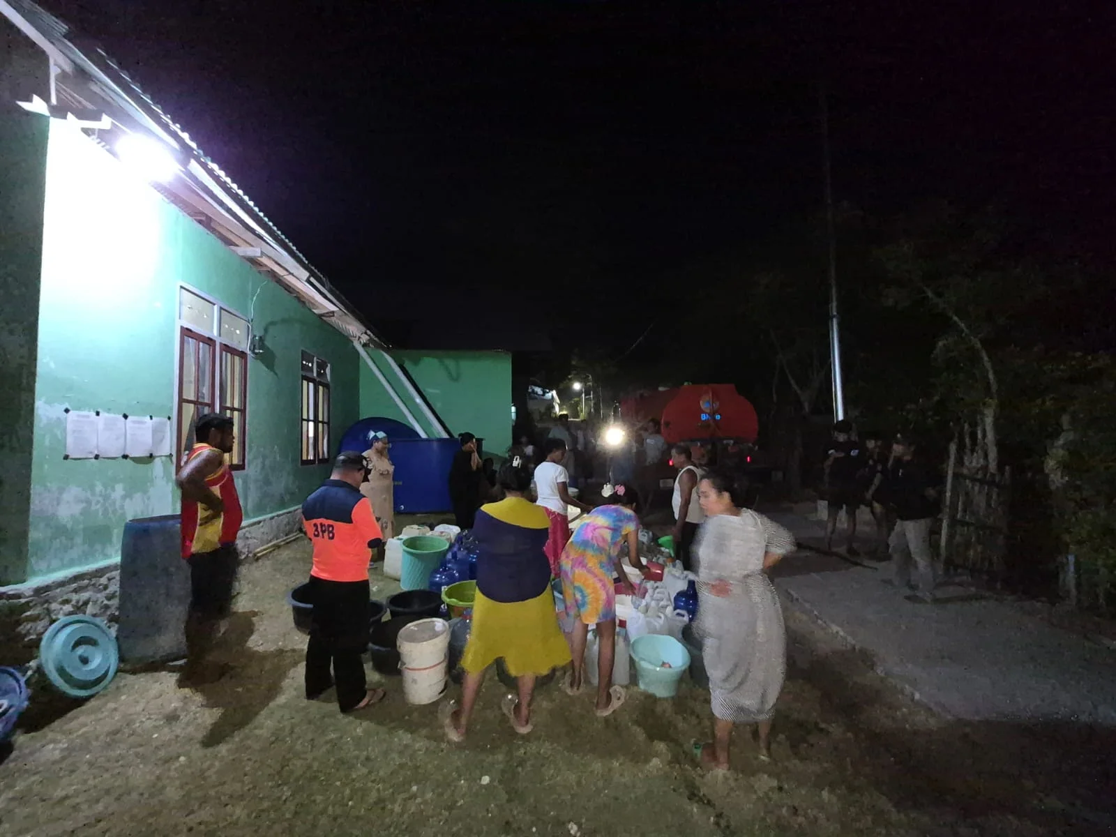 BPBD Gorontalo Salurkan 19.500 Liter Air Bersih untuk Warga Batu Hijau