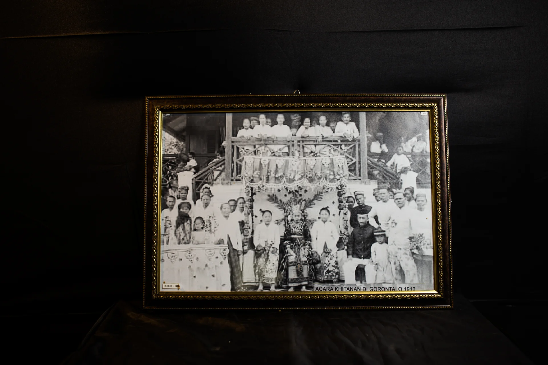 Foto Acara Khitanan di Gorontalo, 1910