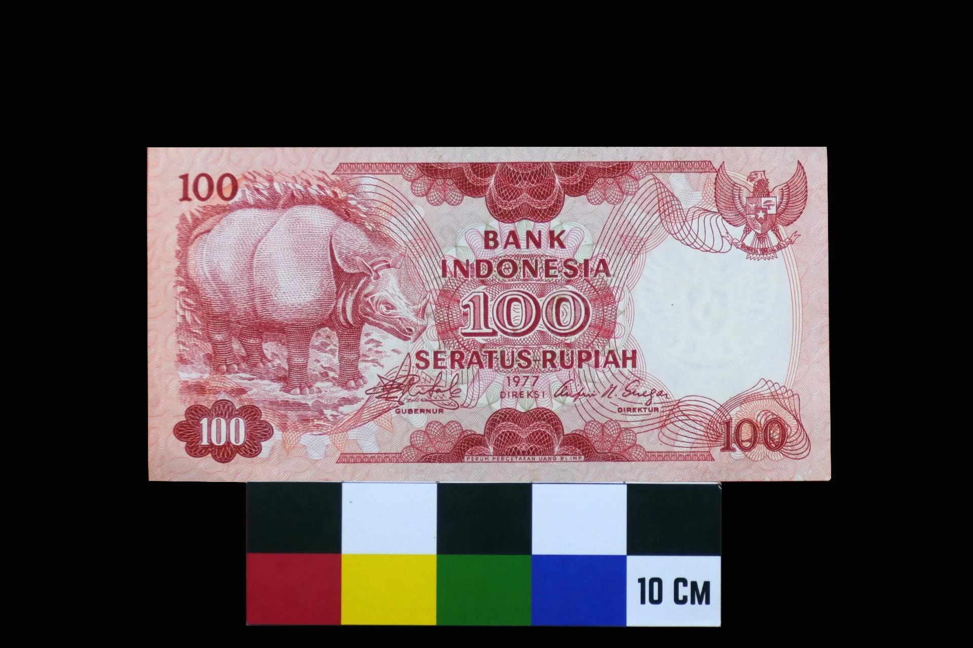 Uang Kertas 100 Rupiah Tahun 1977 Bergambar badak Jawa