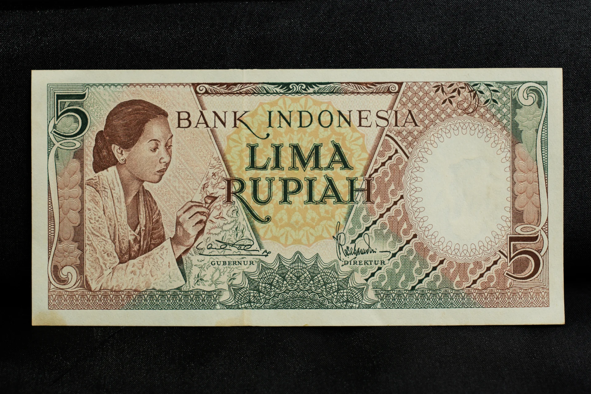Uang Kertas 5 Rupiah Tahun 1958 Bergambar Perempuan Membatik