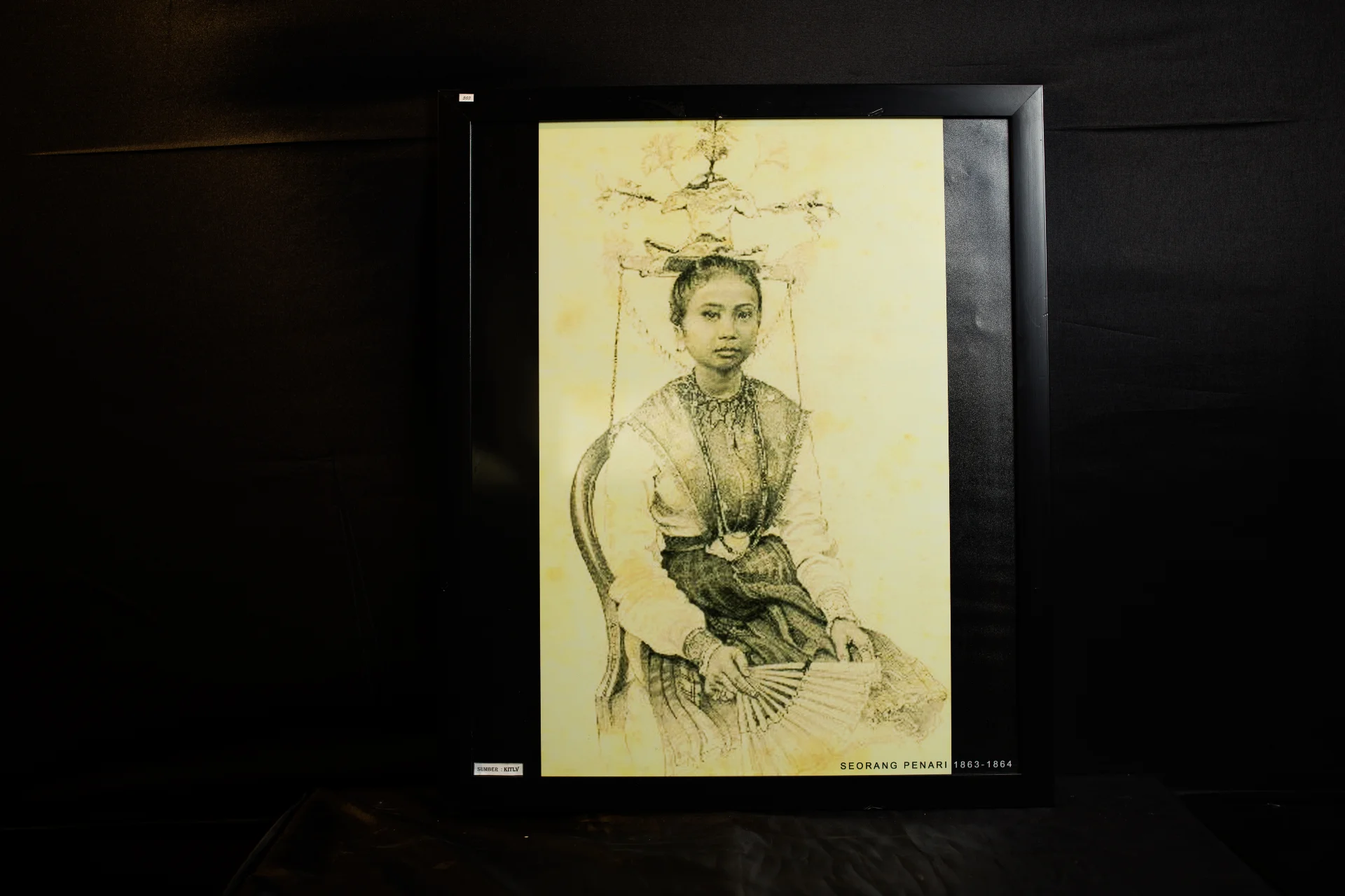 Foto Seorang Penari Tahun 1863-1864