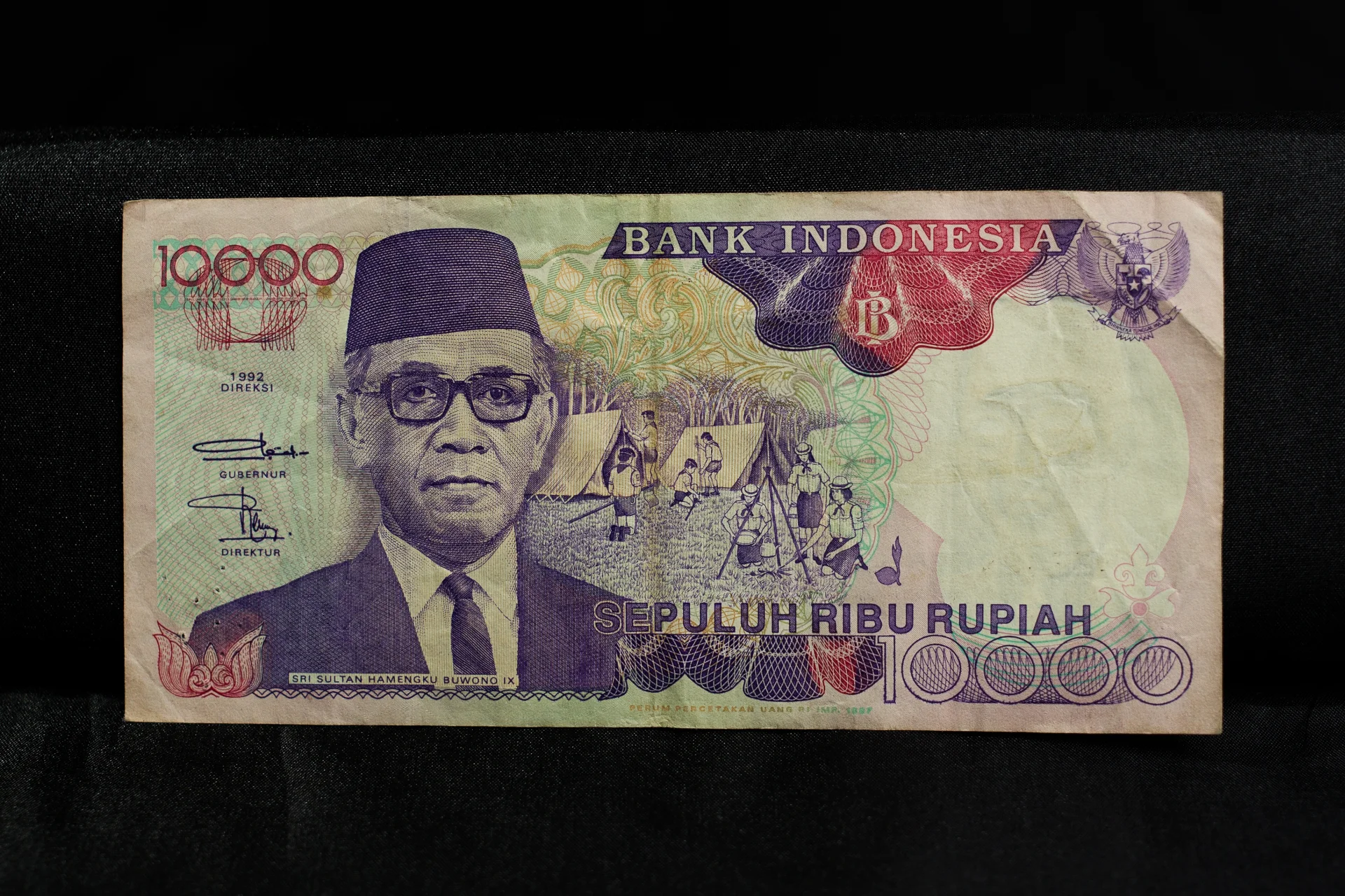 Uang Kertas 10.000 Rupiah Tahun 1992 Bergambar Sri Sultan Hamengku BUwono IX