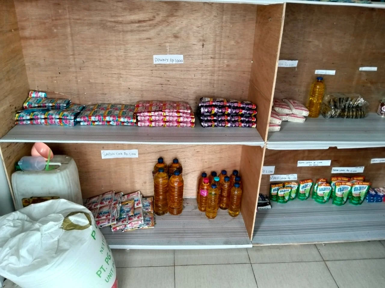 Foto : Sembako yang dapat ditukarkan dengan sampah plastik