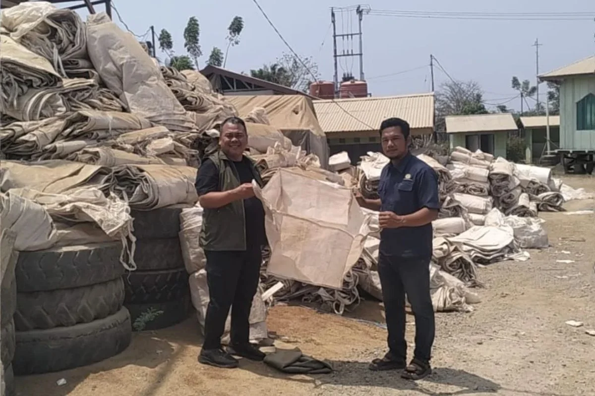 DLHK Gorontalo Apresiasi Inovasi Karung Bekas Jadi Tempat Sampah dan Planter Bag